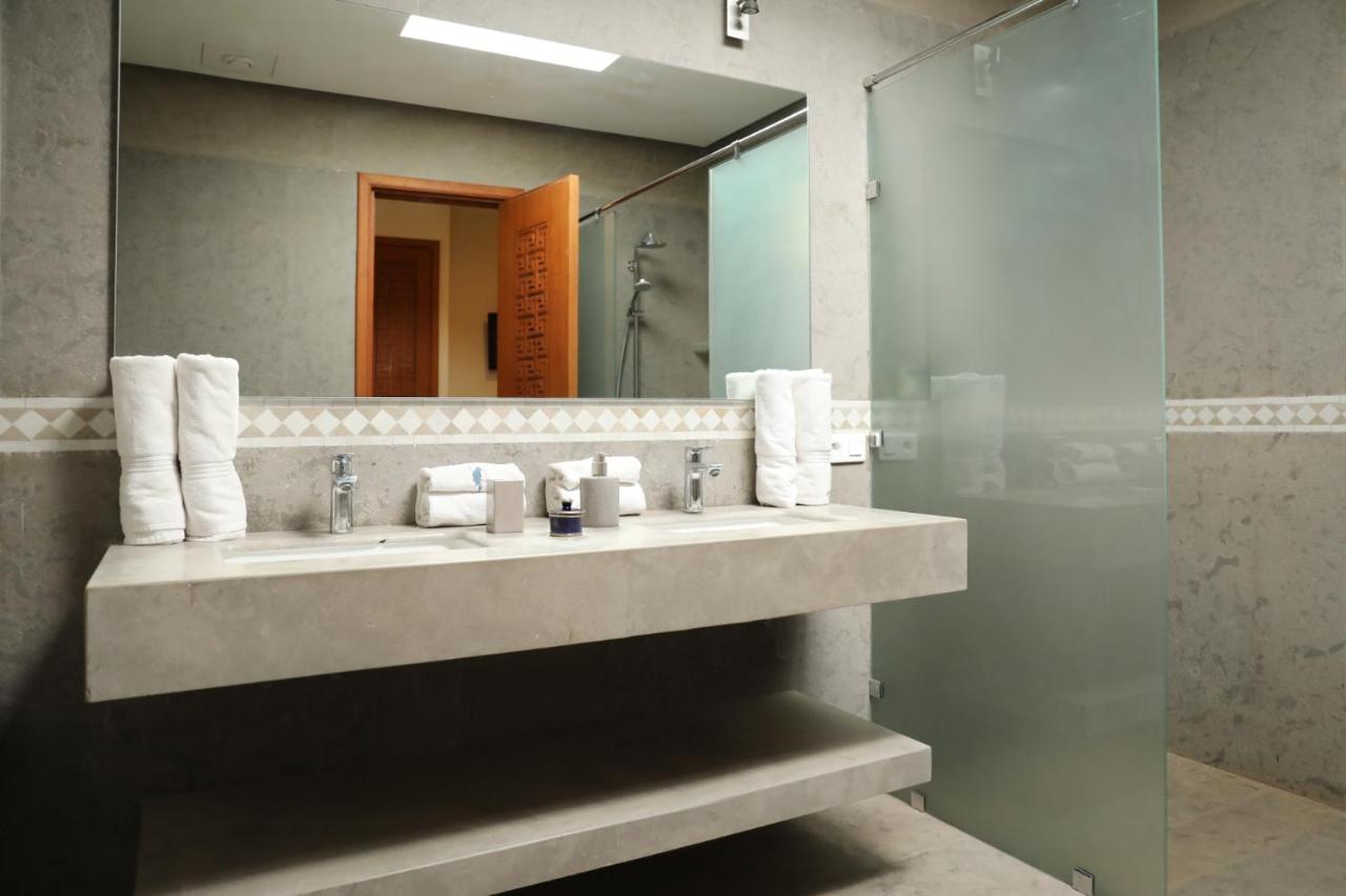 Deluxe Queen Suite